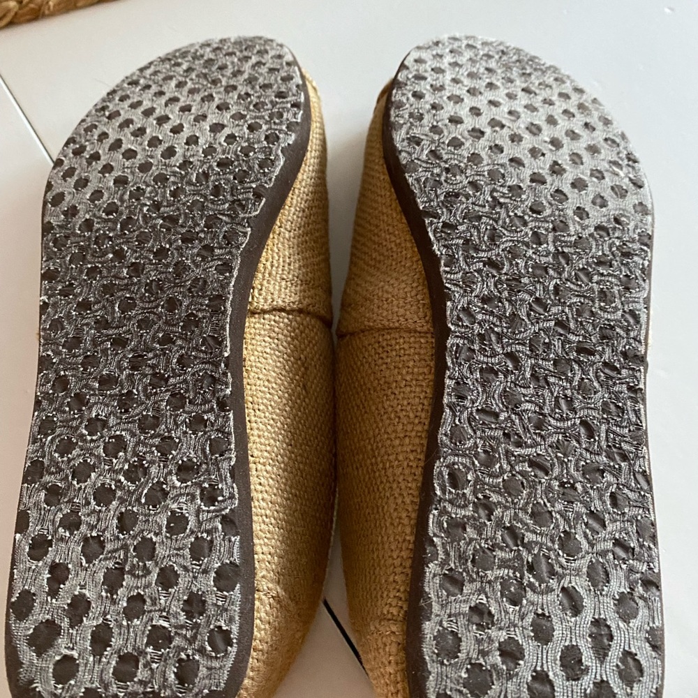 Tom’s Classic Natural Burlap Woman’s Canvas Espadrilles / Size 8 - Picture 3 of 11
